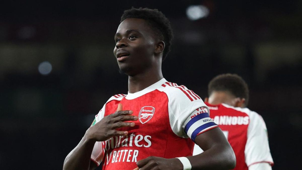 Bukayo Saka menandatangani kontrak baru dengan Arsenal resmi