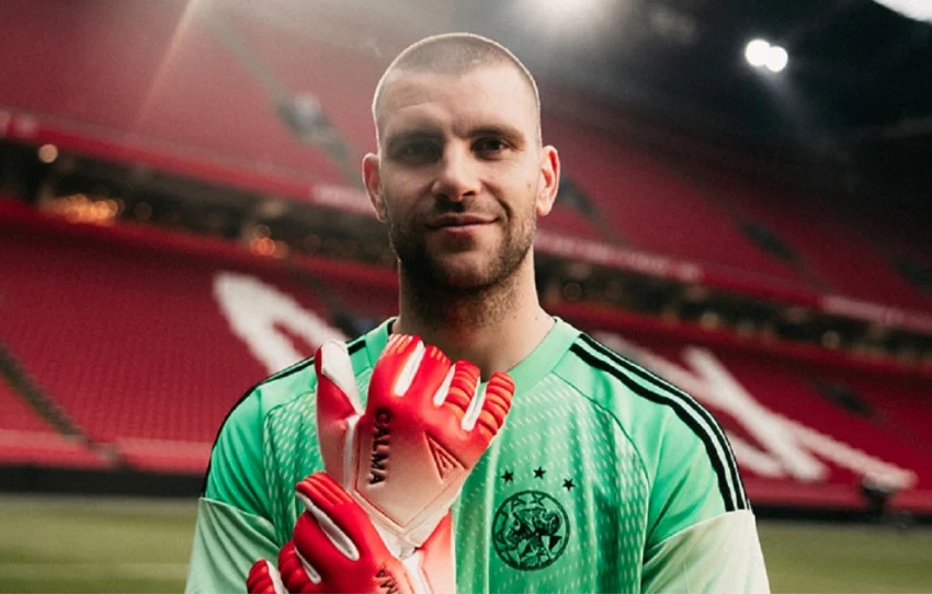 7 Save Krusial Maarten Paes Debut Ajax