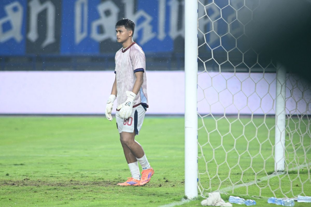 Momen Hokky Caraka Jadi Kiper Dadakan