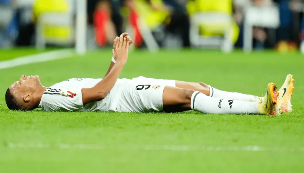 Mbappe Keluar vs Benfica Sakit Lutut