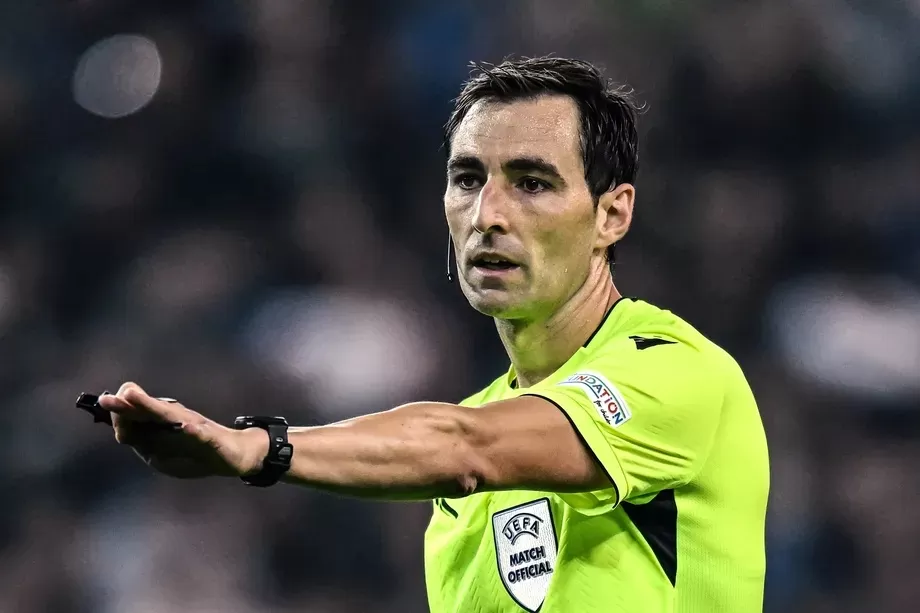 Ricardo De Burgos Bengoetxea Wasit Barcelona vs Atletico