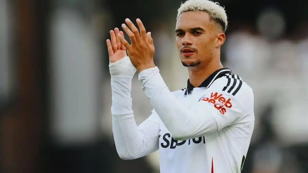 Antonee Robinson Masuk Daftar Belanja Manchester United