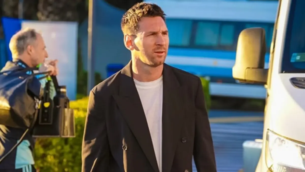 Lionel Messi Membeli UE Cornella